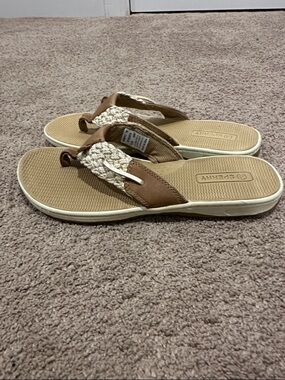 NWOT Sperry Tan and Cream Braided Strap Thong Sandals